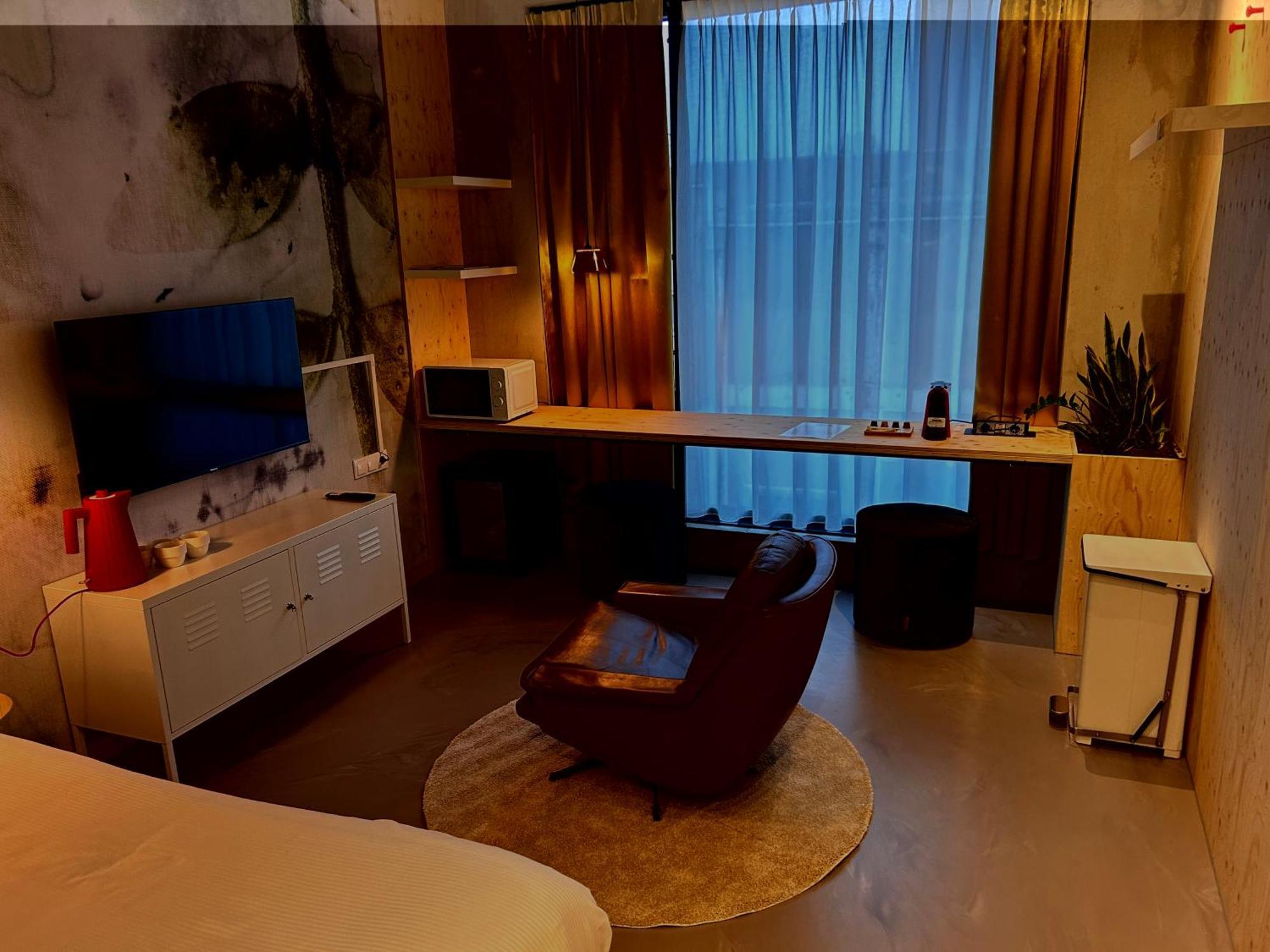 Moloko, Modern Designed Sleep & Shower Hotel In City Center, Digital Key By Sms エンスヘーデ エクステリア 写真