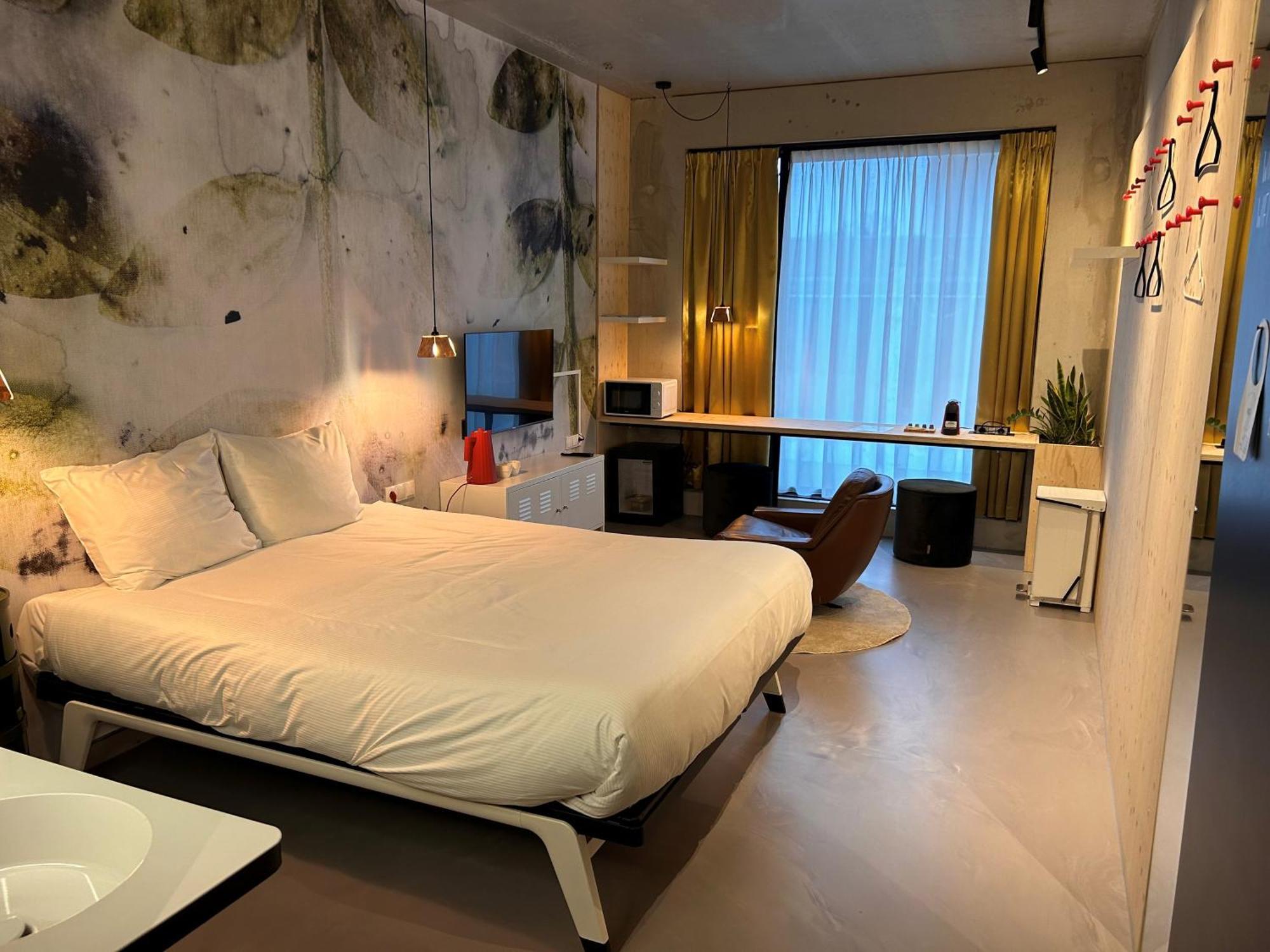 Moloko, Modern Designed Sleep & Shower Hotel In City Center, Digital Key By Sms エンスヘーデ エクステリア 写真