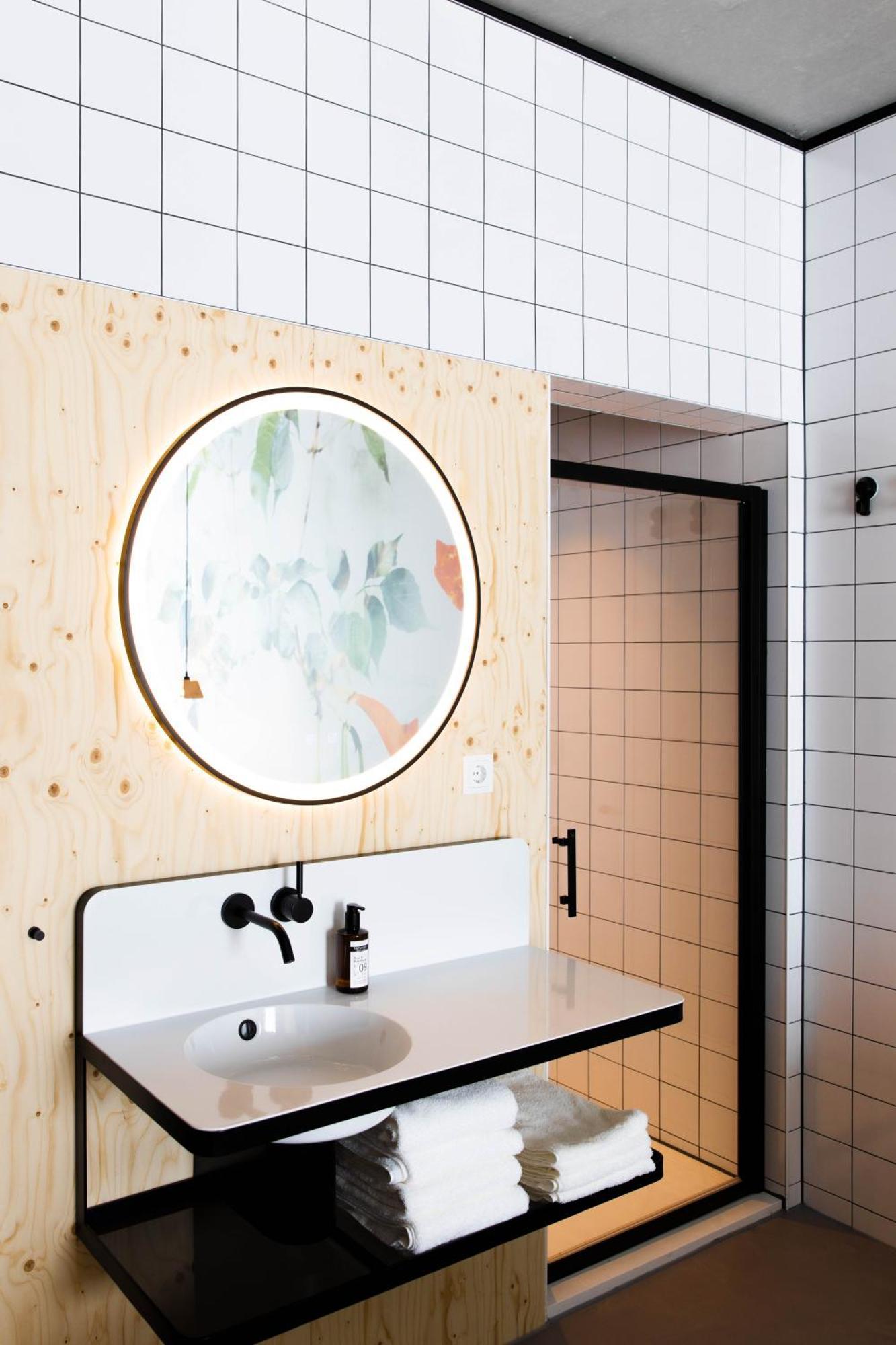 Moloko, Modern Designed Sleep & Shower Hotel In City Center, Digital Key By Sms エンスヘーデ エクステリア 写真