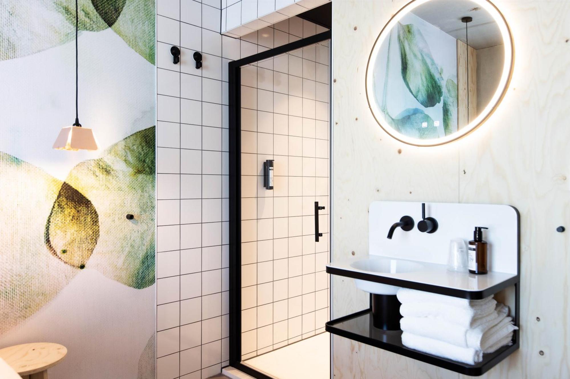 Moloko, Modern Designed Sleep & Shower Hotel In City Center, Digital Key By Sms エンスヘーデ エクステリア 写真